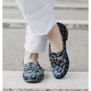CAbi Carnaby loafer floral blue velvet Horsebit shoes #6005 sz 9.5
